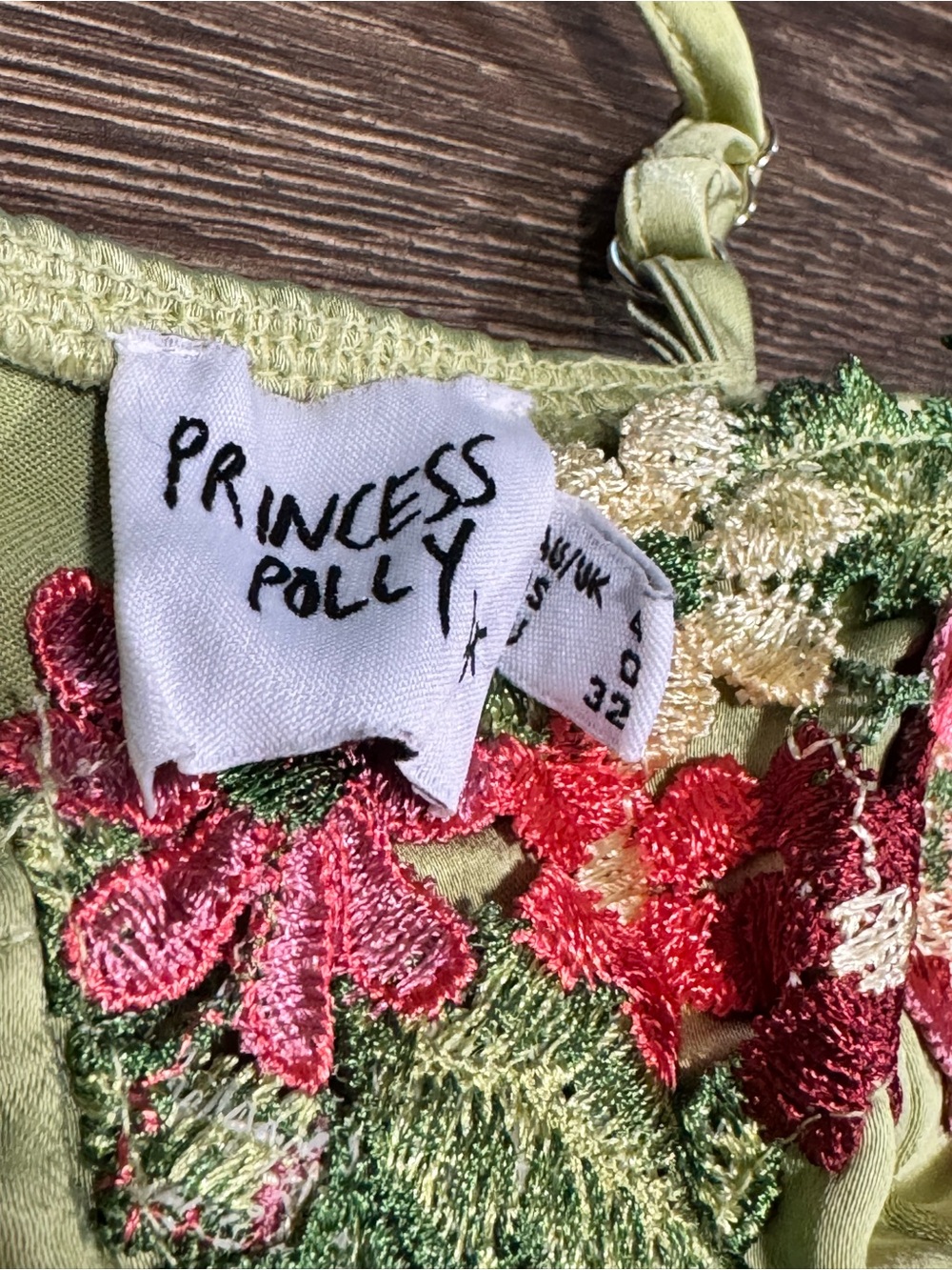 Princess Polly Enchante To Meet You Green Floral Embroidered Satin Cami Top Sz 0 - Picture 3 of 15
